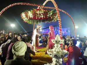 Noivos em casamento sikh